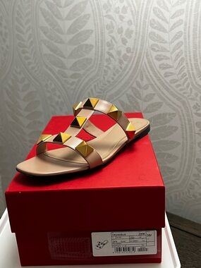 *VALENTINO GARAVANI*
 Calfskin Roman Stud Flat Slide 8.5
 Rose Canelle ExCon